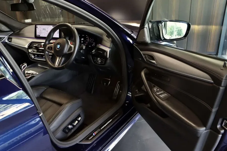 Vehicle Image - 3